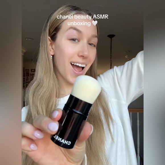 🌸Chanel Les Beiges Retractable Kabuki Brush NEW AND PHOLD POUNCH 🌸 - Picture 5 of 14